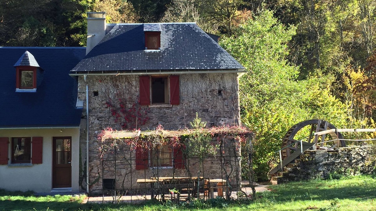 Jezeau Other | Character house built in an old mill - sleeps 6 2 large bedrooms