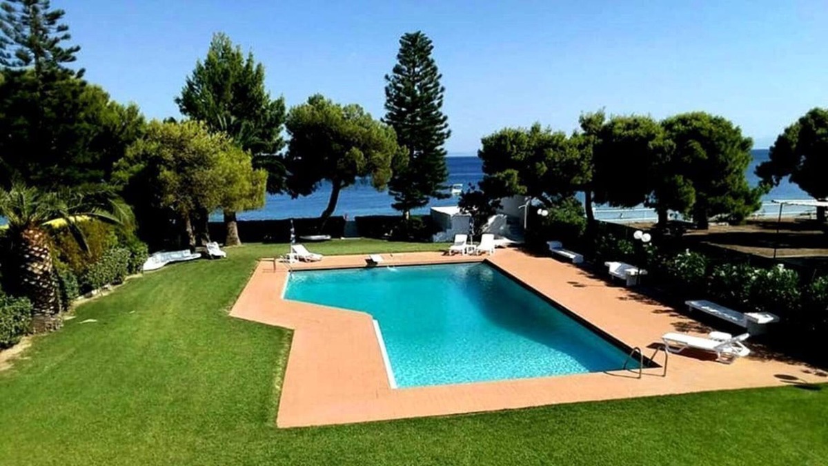 Kineta Villa | Character house feet in the sea!