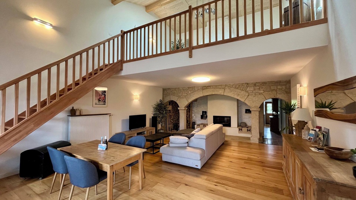 Le Frasnois House | Character house
