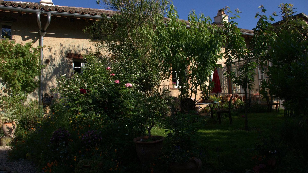 Lisle-sur-Tarn House | Character house with garden in a 13th century Bastide