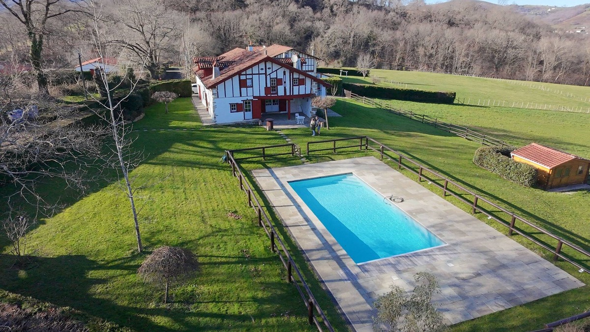 Sare House | Character house in a quiet location with magnificent 360° views