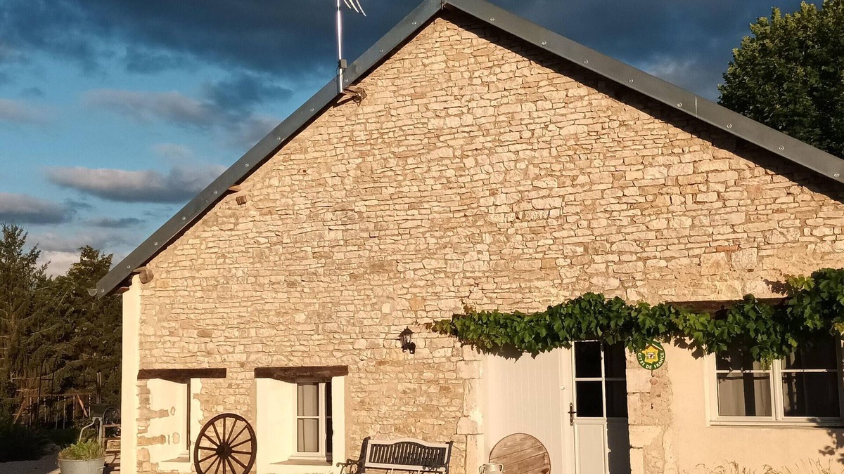 Gy Cottage | Character house in Gy with parking and Wifi