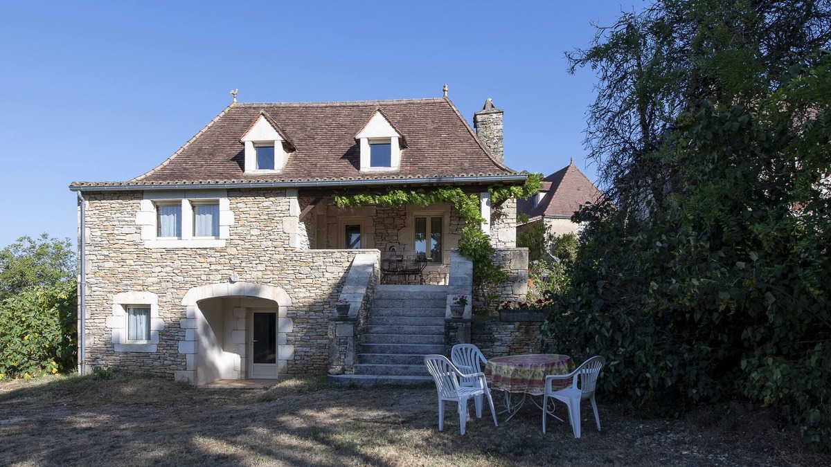 Les Arques House | Character house in the countryside.