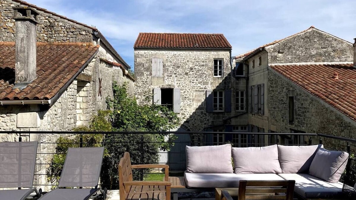 Pons House | Character house in town center. Ideal for friends and families!