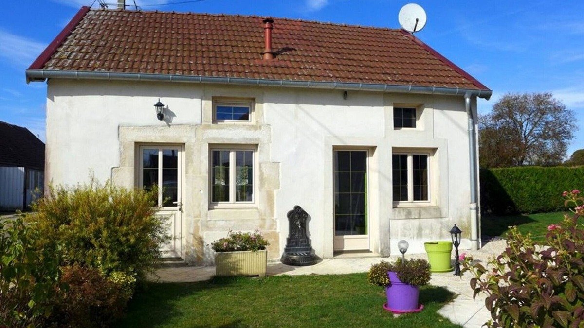 Faverolles Cottage | Character house with garden and terrace, near Langres