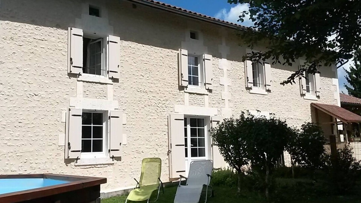 Nouvelle-Aquitaine House | Character house with garden & swimming pool
