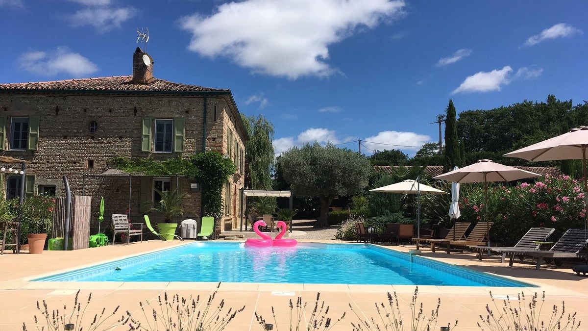 Parisot House | Character house with large pool