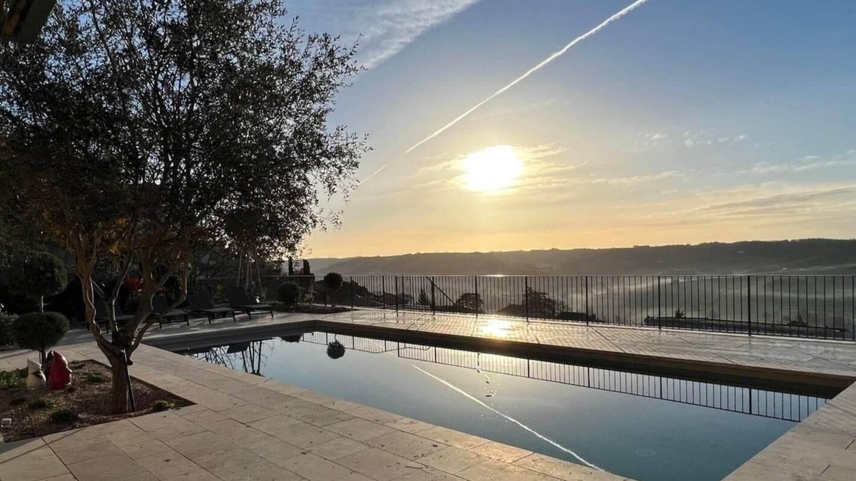 Lauzerte House | Character house with swimming pool in medieval village