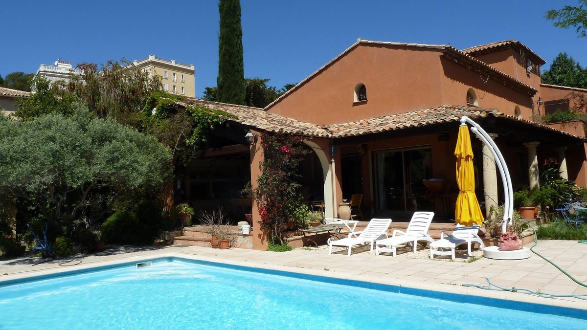 Hyeres House | Character property with swimming pool residential area near center
