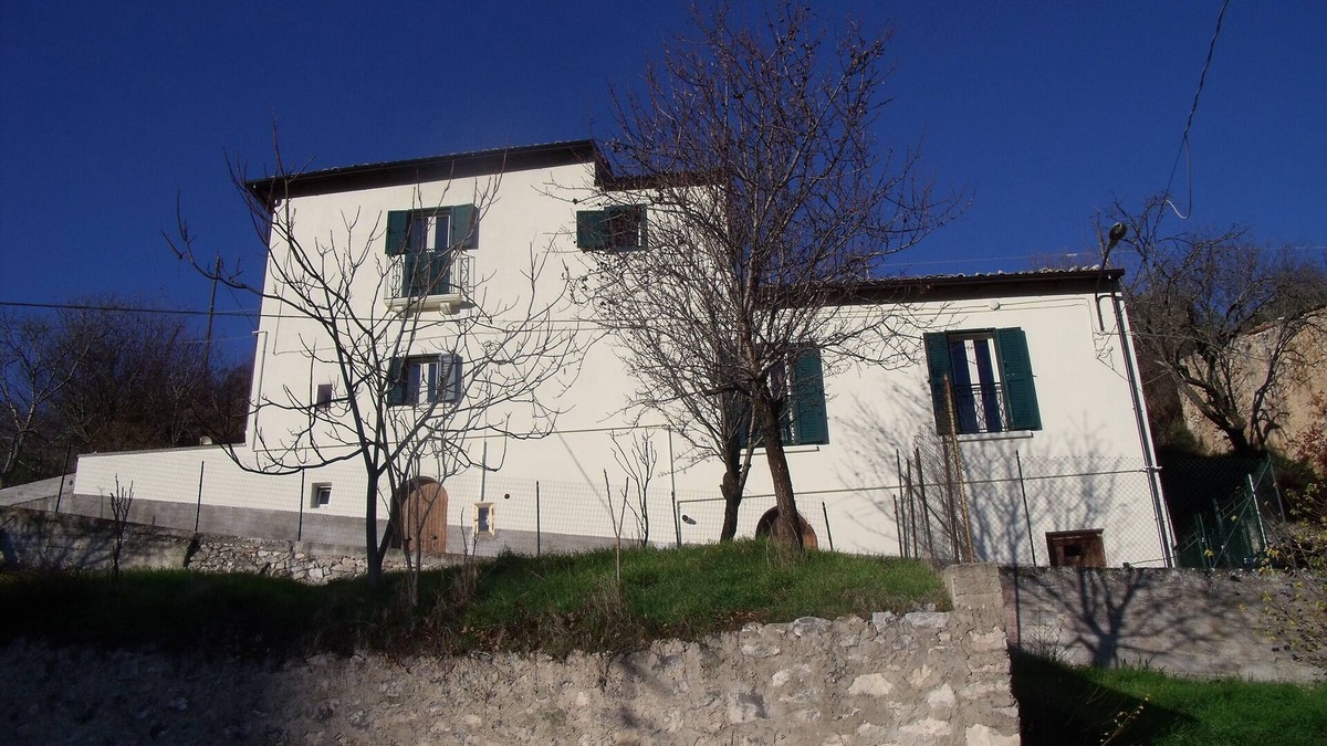 Capestrano Villa | Character stone villa suitable for self catering