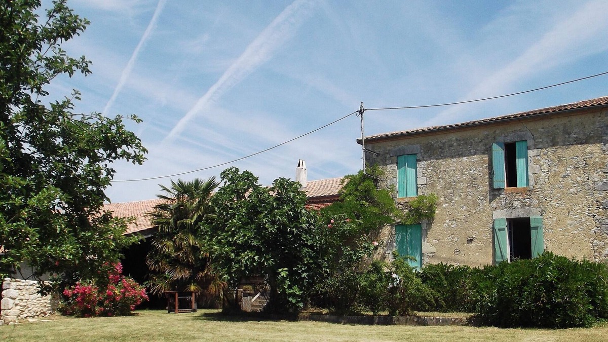 Saint-Jean-de-Duras Other | Characterful Farmhouse With Large Pool Set Amidst Sunflowers And Vineyards