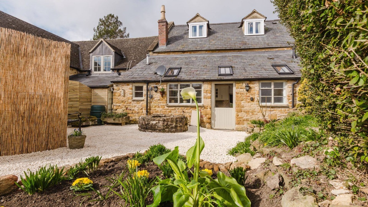 Kingham Cottage | Characterful and quaint dog friendly - Ringers Cottage