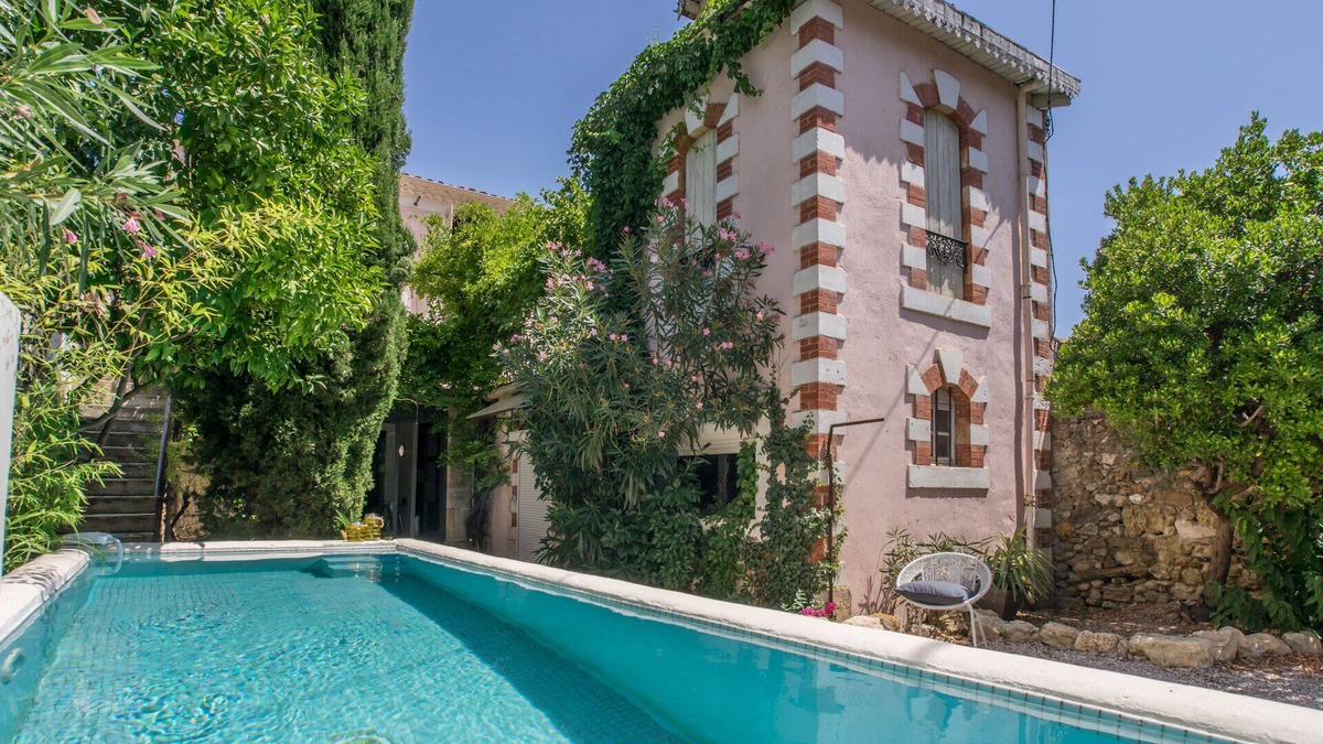 Roujan Villa | Characterful Vigneron centre Village close to vineyards Pezenas & beaches