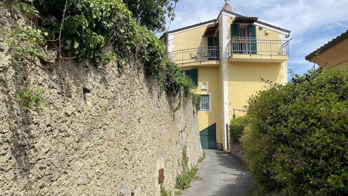 Boissano House | Characteristic terrat in historic hamlet 5 minutes from the sea!
