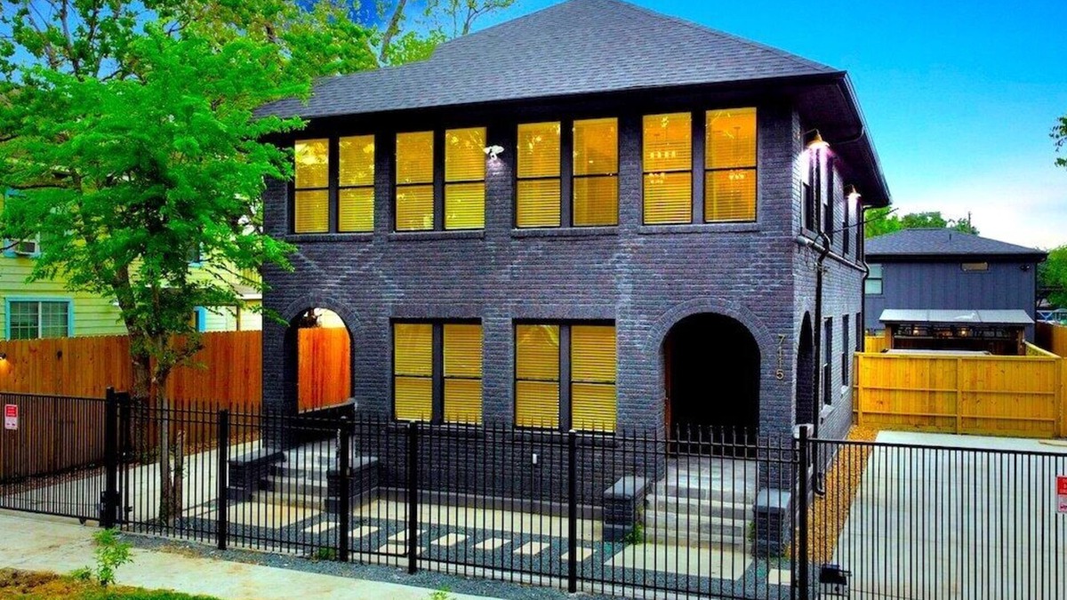 Greater East End House | ⭐️Charcoal Serenity Retreat⭐️HotTub⭐️10BR⭐️10.5 Bathrooms⭐️Fully Gated w/Pkng⭐️