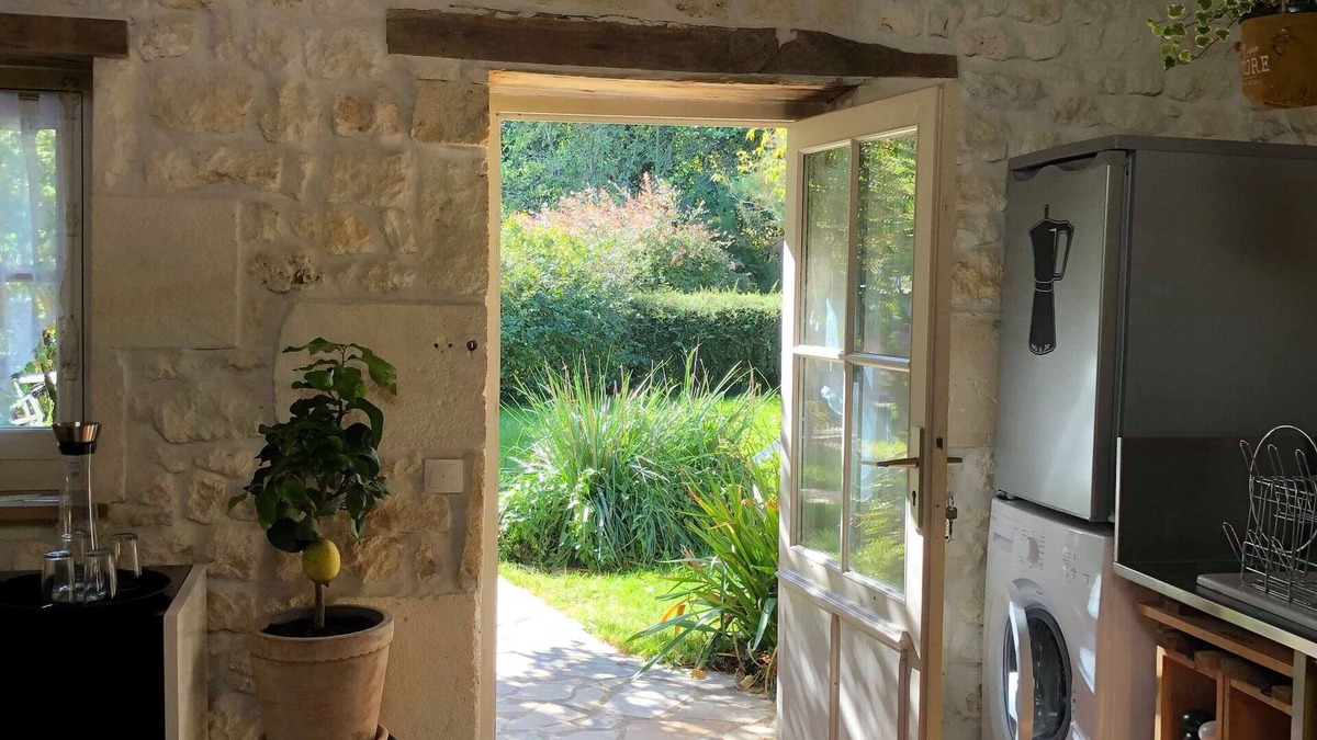 Gemozac House | CHARENTAISE HOUSE 85 M2 with enclosed garden