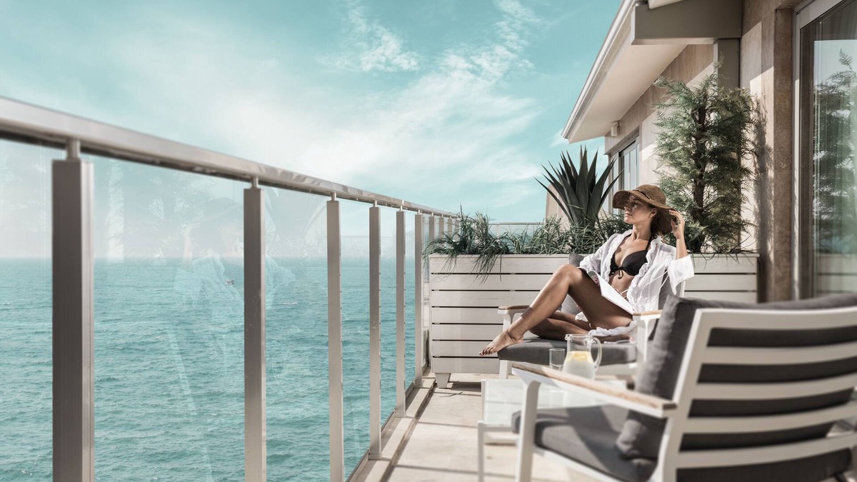 Kusadasi City Centre Hotel | Charisma De Luxe Hotel