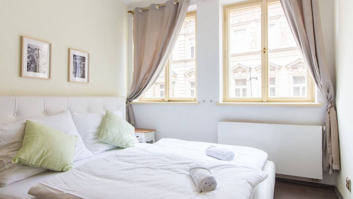 Mala Strana Apartment | Charles Bridge Tower /Prague Castle view