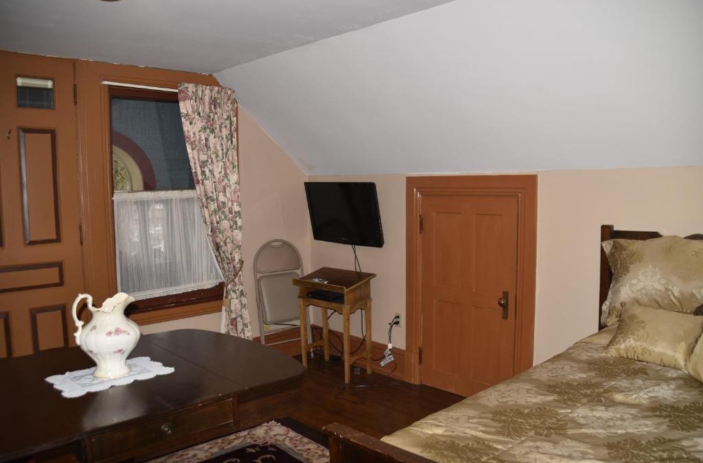 Leetonia Bed & Breakfast | Charles Nelson Schmick House