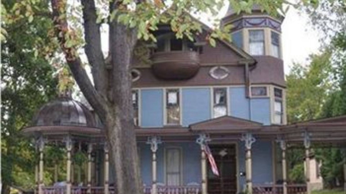 Leetonia Bed & Breakfast | Charles Nelson Schmick House