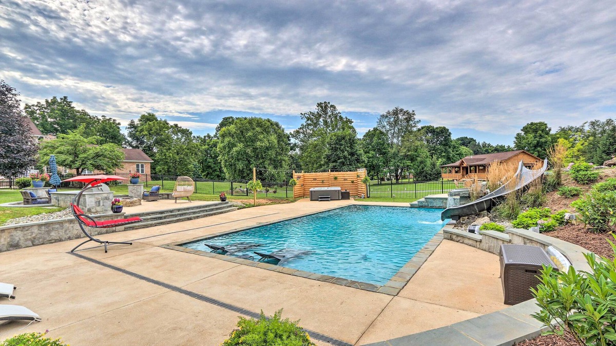 Charles Town House | Charles Town Home w/Private Pool & Hot Tub