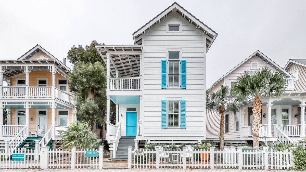 Saint Simons Island Cottage | Charleston-style cottage w/lovely decks, steps to the beach & pools