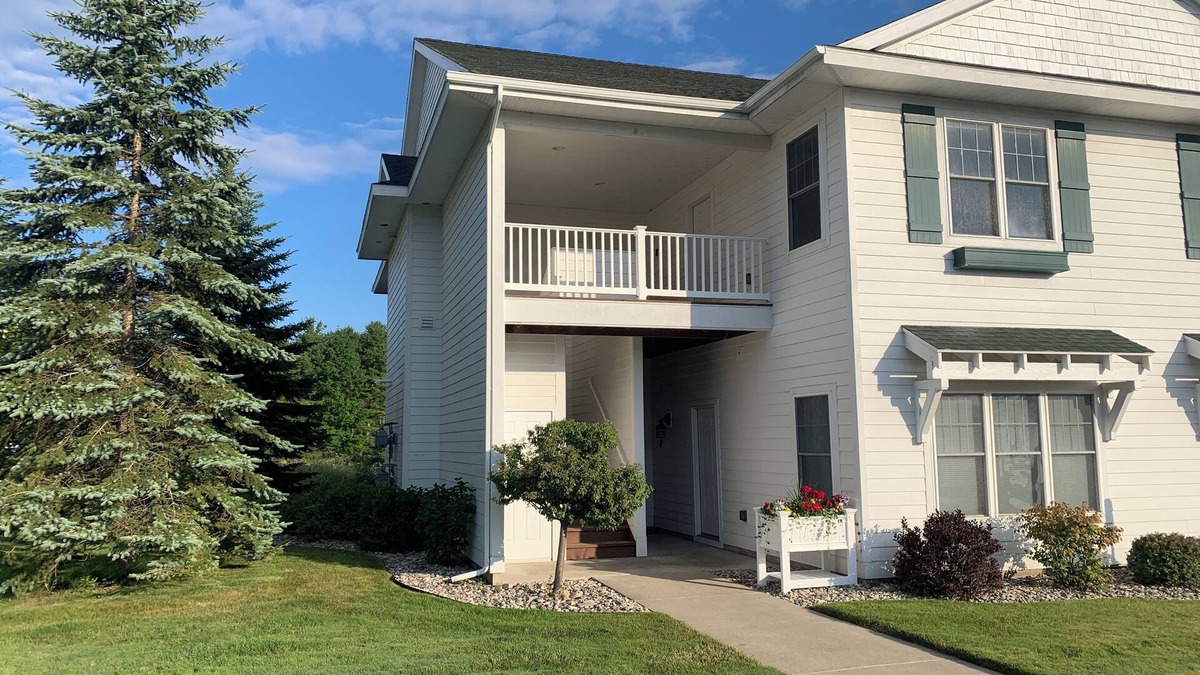 Charlevoix Condo | Charlevoix Country Club Condo - Relaxing and Peaceful