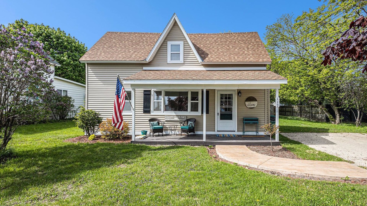 Charlevoix House | Charlevoix Home, Huge yard, Tons of parking, Privacy, Walk to Town, Quiet!