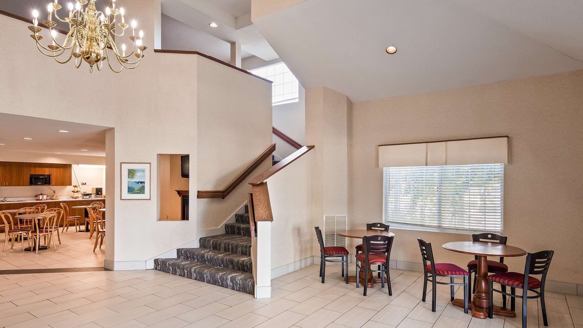Charlevoix Hotel | Charlevoix Inn & Suites SureStay Collection by Best Western