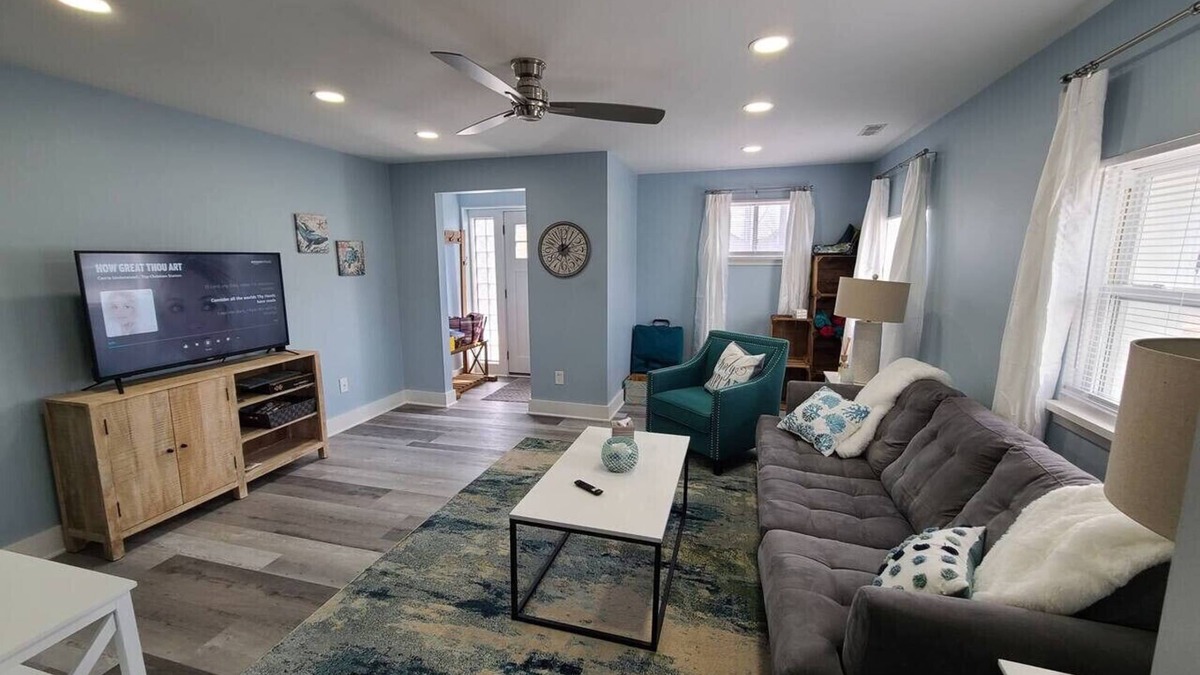 New Baltimore Apartment | "Charlie's by the Bay" Unit 1
