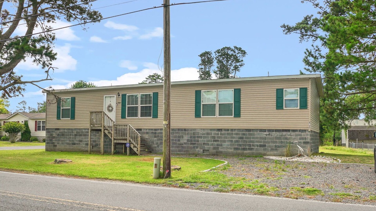 Chincoteague House | Charlie's Cove - Pet friendly w/Fenced yard!