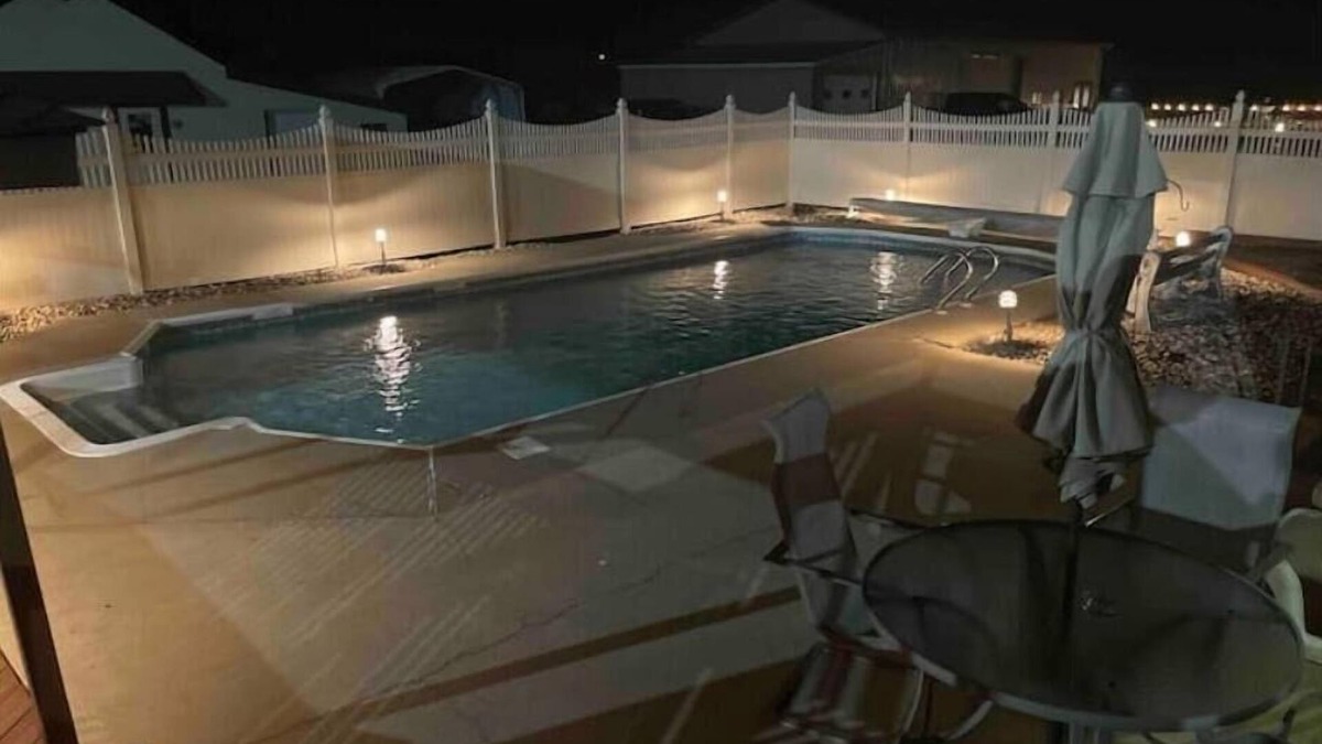 Mount Aetna House | Charlies 3 bedroom home, pool, hot tub & game room
