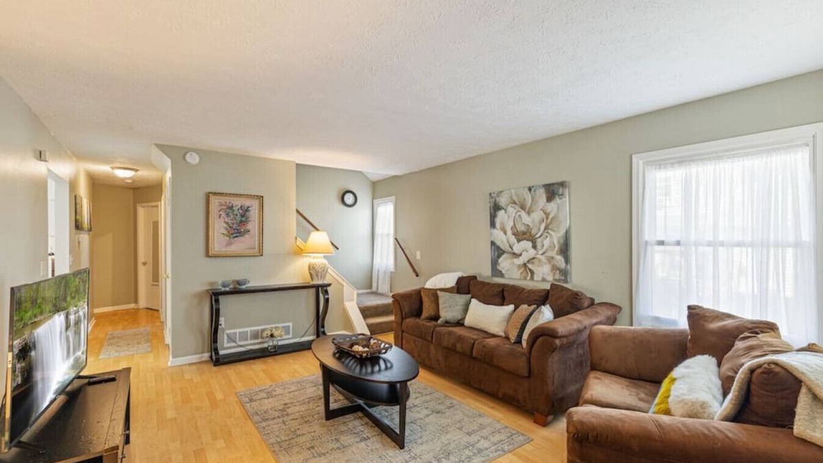 North Greece House | Charlotte Charmer - 3 Bdrm.