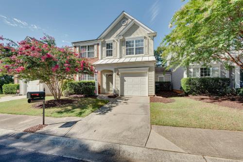 Charlotte House | Charlotte Townhome with Deck 18 Mi to Downtown!