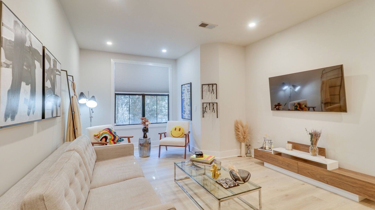 Starr Hill Condo | Charlottesville Escape w/ Pool Access, Near Hiking