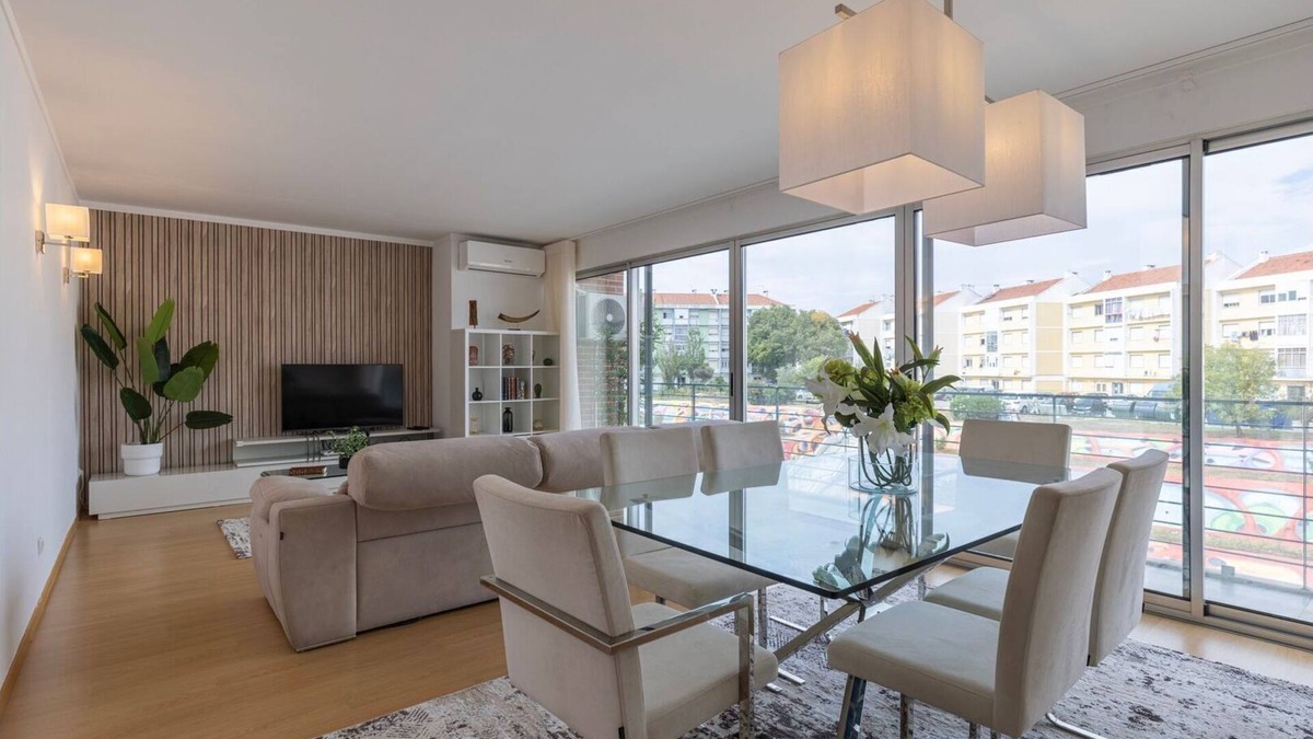 Lumiar Apartment | Charm 3BDR Apartment W/Balcony by LovelyStay