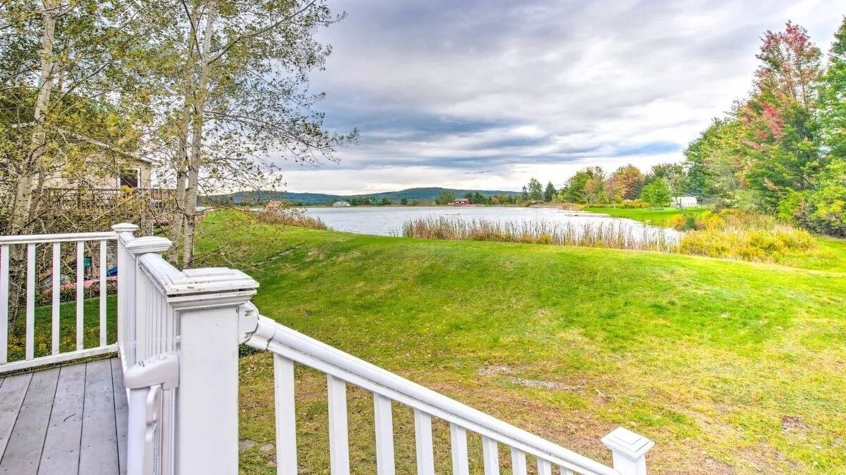 Union Dale House | Charm by the Lake! Elk Mountain Lake house & Ski lodge.
