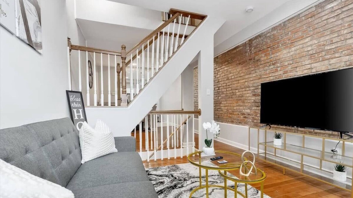Downtown Baltimore House | Charm City Homestay in Washington Village