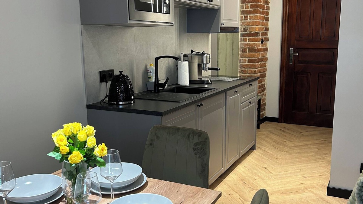 Stradom Apartment | Charm & Comfort Renovated Gem in Old Town 8 min walk to Krakow’s Main Square!