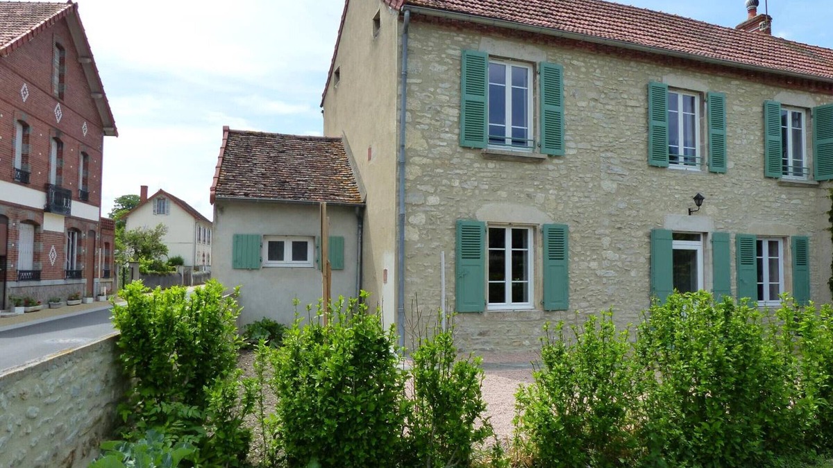 Saint-Bonnet-de-Rochefort Cottage | Charming Cottage with Garden, Near Medieval Village & Vineyards - Family Friendly, Sleeps 6