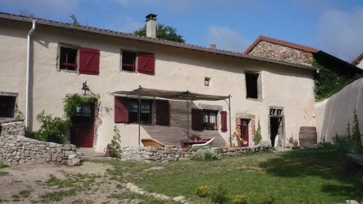 Saint-Georges-Haute-Ville Cottage | Charming 17th Century Cottage with Garden & Terrace - Cozy, Pet-Friendly Stay
