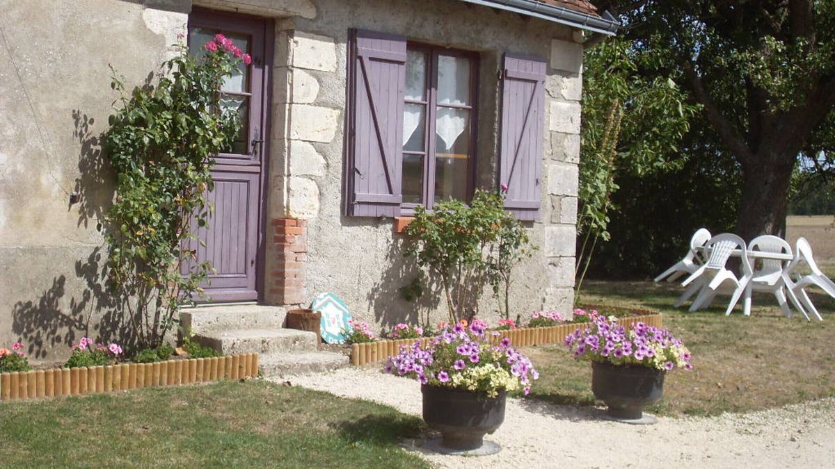 Saint-Lubin-en-Vergonnois Cottage | Charming house with garden, pets allowed, WiFi