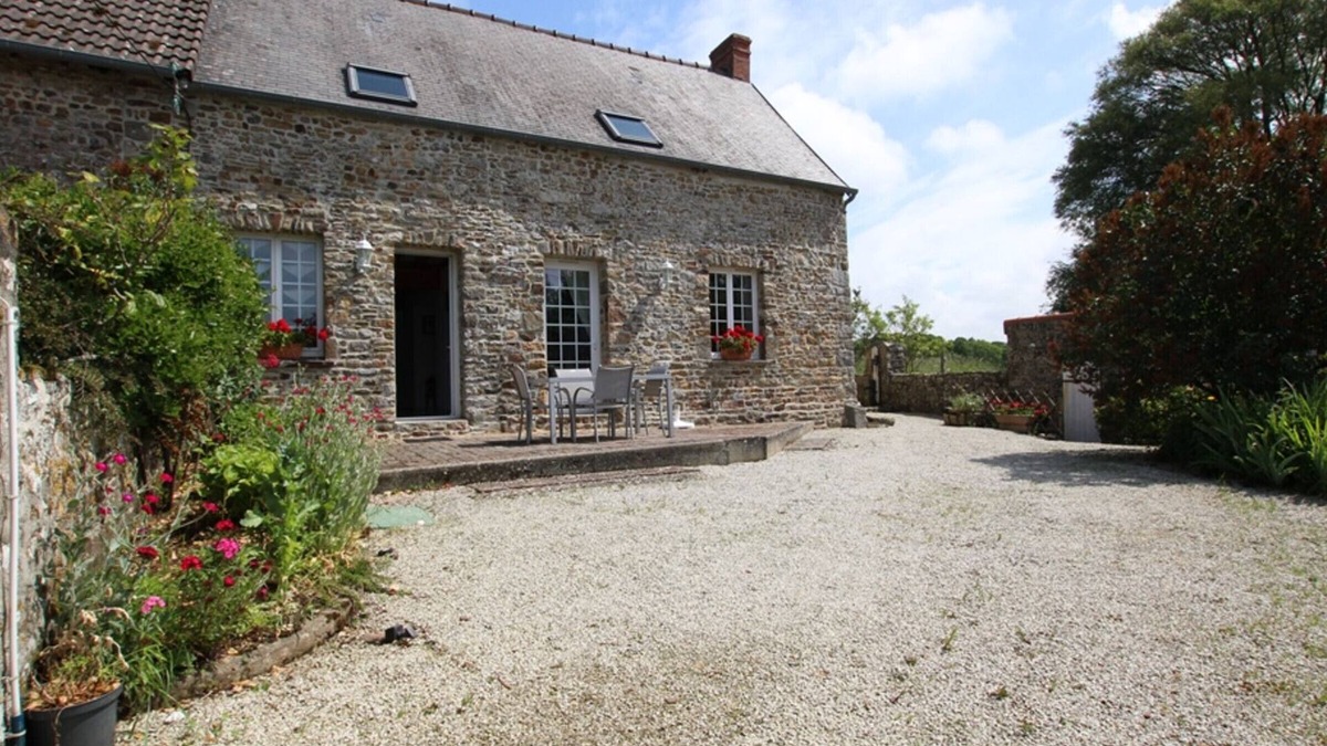 Saint-Maurice-en-Cotentin Cottage | Charming Countryside Retreat with Modern Amenities and Garden in Saint-Maurice-en-Cotentin