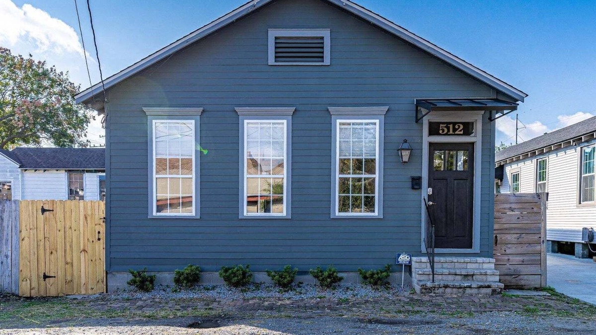West Riverside House | Charm in Uptown: Exclusive 3BR, 2BA Home, Backyard - Your NOLA Oasis Awaits!