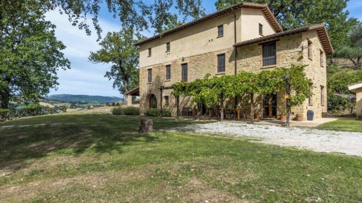 Camporotondo di Fiastrone Other | Charming 7-bedroom farmhouse with WiFi, AC in peaceful Camporotondo di Fiastrone