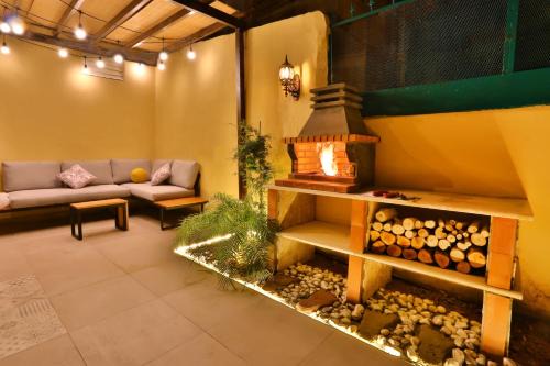 Sodeco Apartment | Charm Vintage Achrafieh Apt with Garden Pizza Oven BBQ Hottub