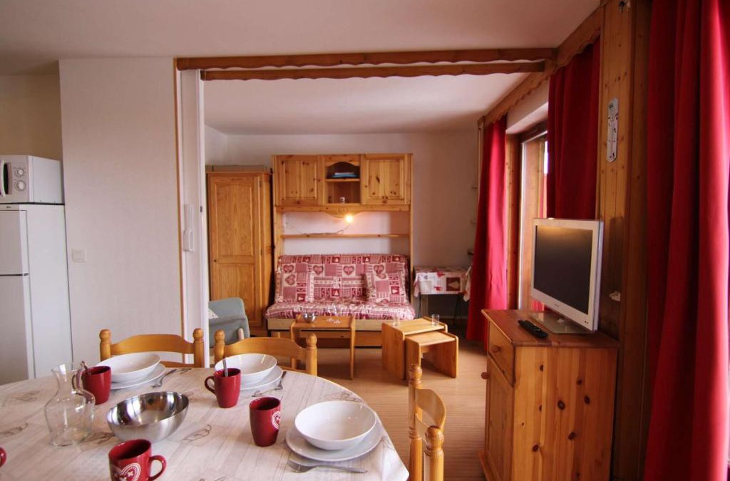 Les Saisies Apartment | Charmant 2 Pièces Cabine aux Saisies - Rez-de-Chaussée, Balcon, 6 Pers. - Commerces à Proximité - FR-1-594-68