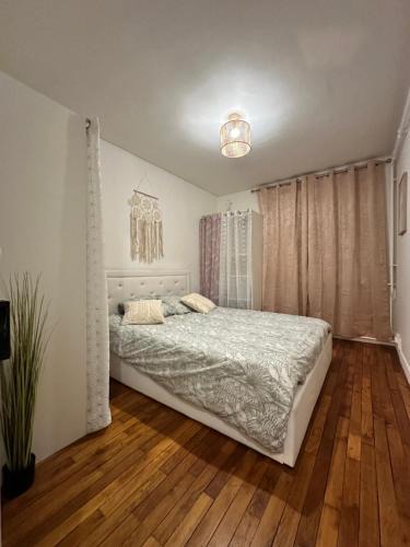 Saint-Cyr-l'Ecole Apartment | Charmant Appartement F2