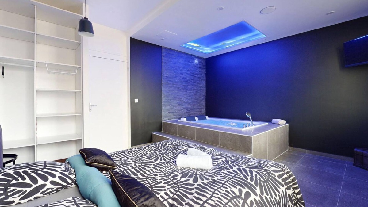 Zola - Pressense Apartment | Charmant Appartement au Coeur des Gratte Ciel Avec Jacuzzi