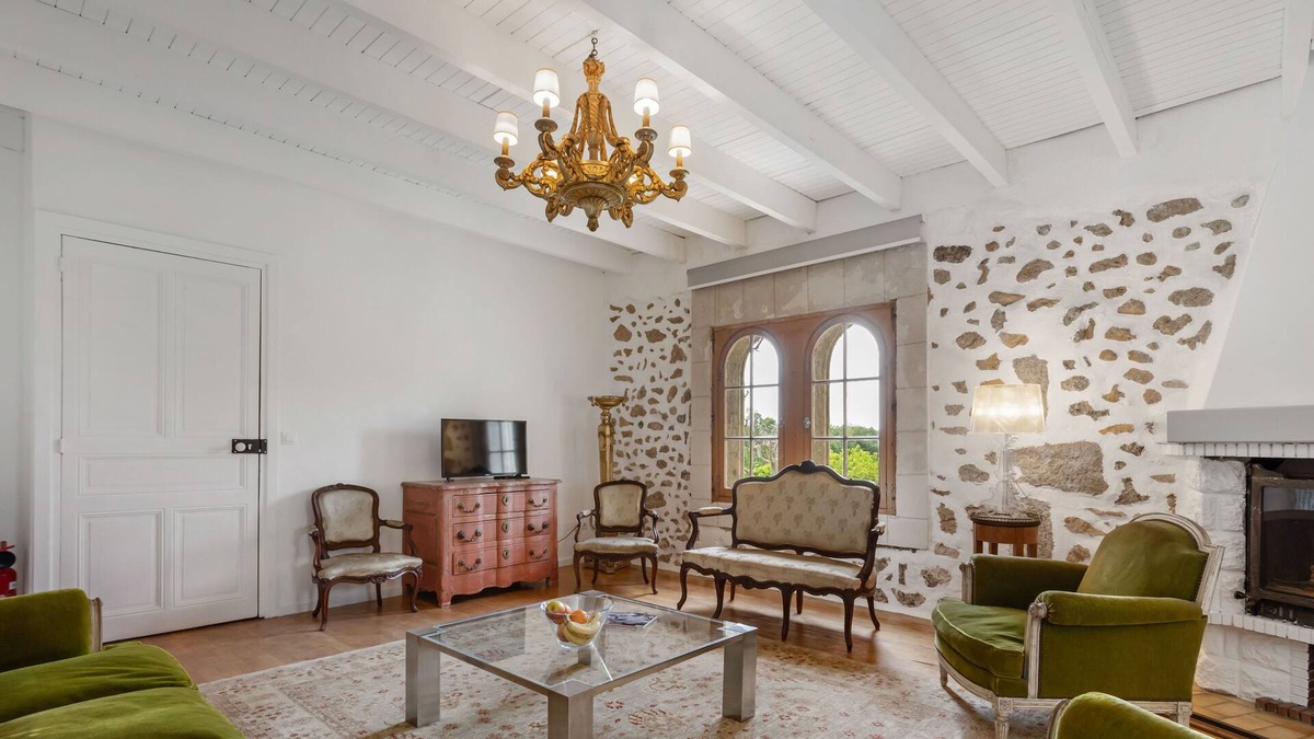Servian Apartment | Charmant Appartement au Sein D'un Château du Xiiième Siècle